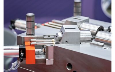 Plastic injection mold slider-1